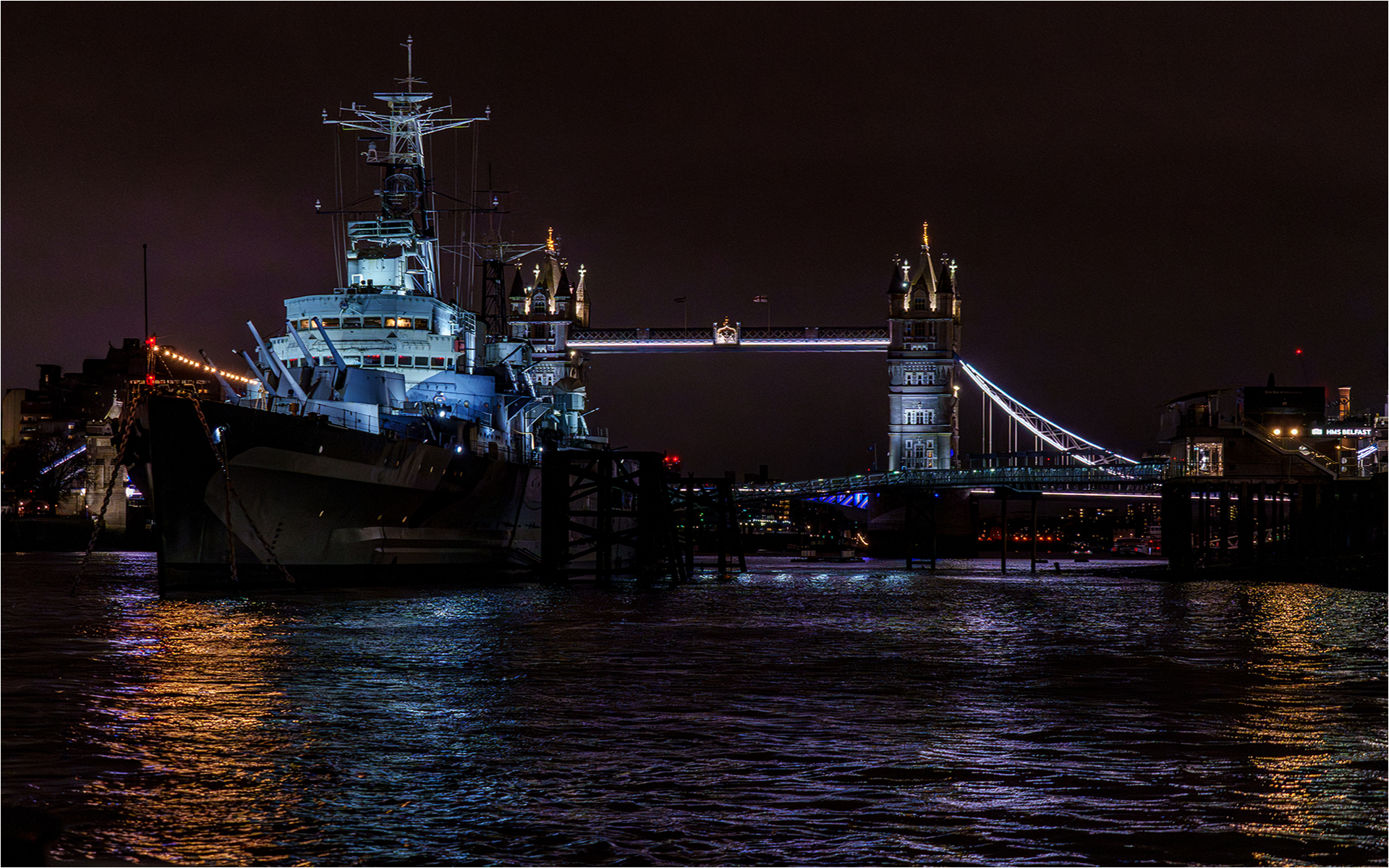 Dark colours on the Thames