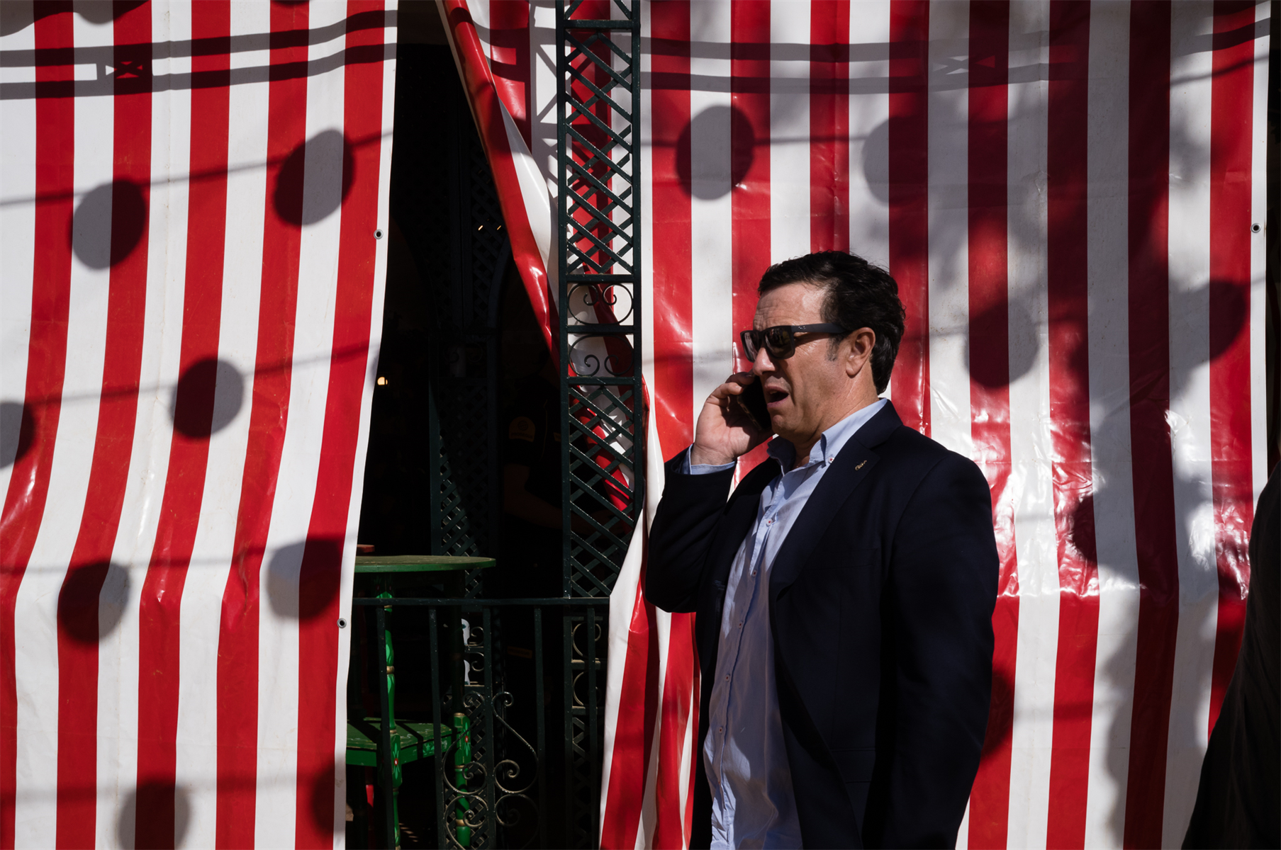 A call, stripes and shadows